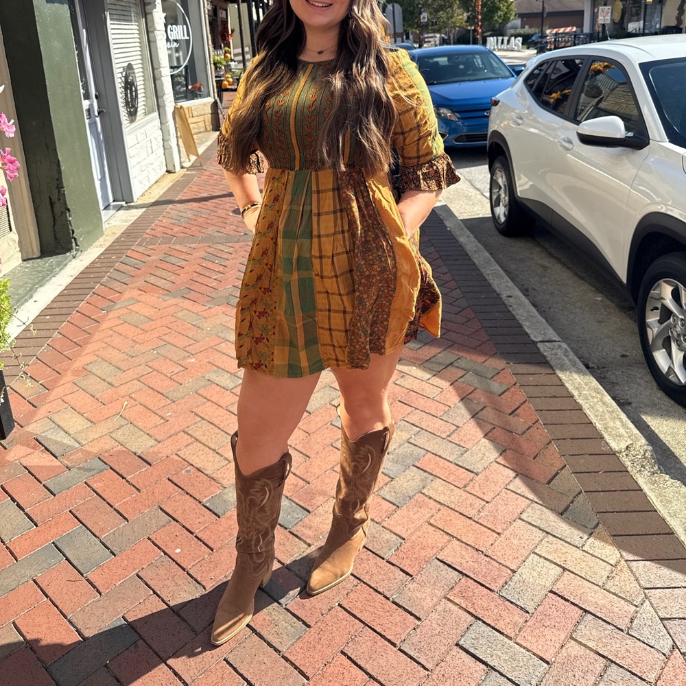 Chic Patchwork Mini Dress - Picture 2 of 4